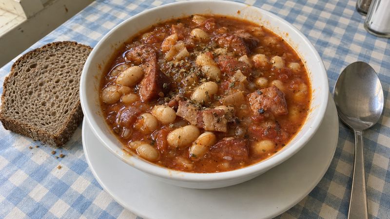 Fasolka po bretońsku served in a Polish milk bar