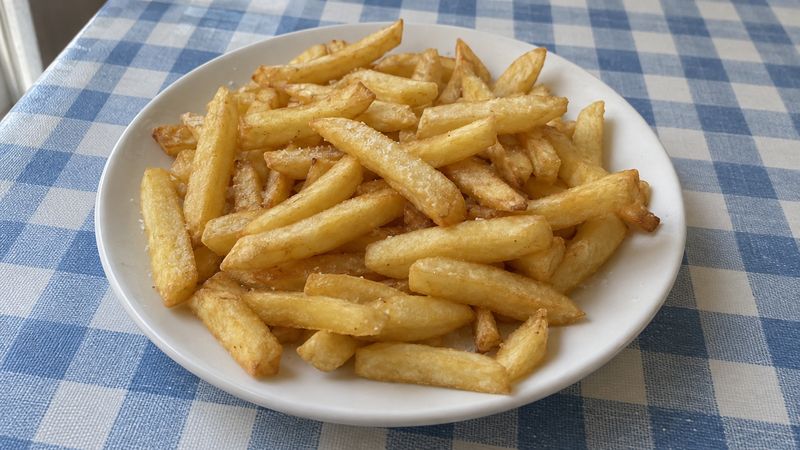 Frytki served in a Polish milk bar