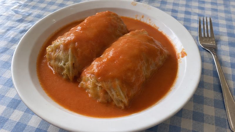 Gołąbki served in a Polish milk bar