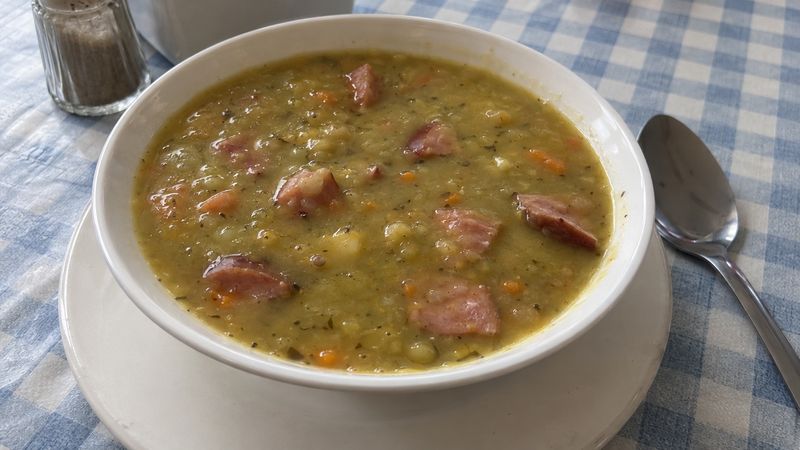 Grochówka served in a Polish milk bar