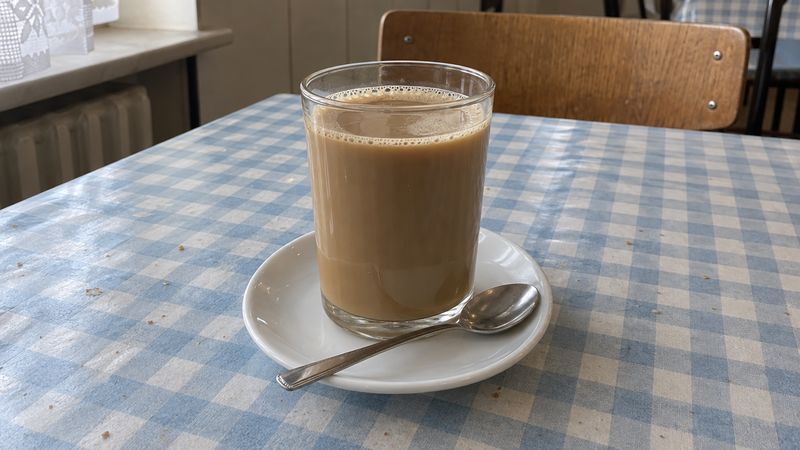 Kawa z mlekiem served in a Polish milk bar