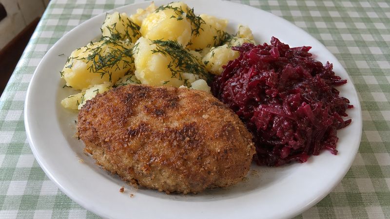 Kotlet mielony served in a Polish milk bar