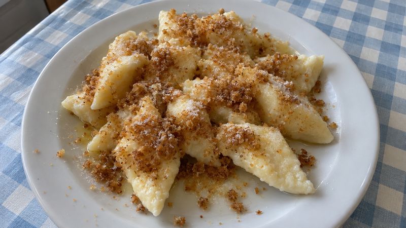 Leniwe served in a Polish milk bar