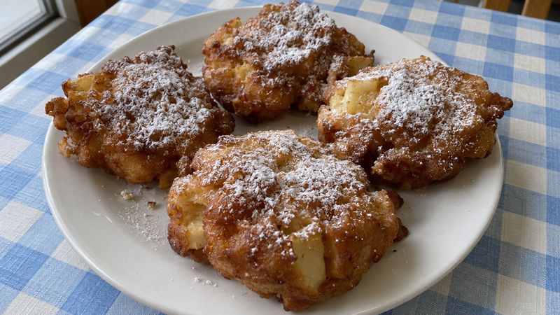 Racuchy served in a Polish milk bar